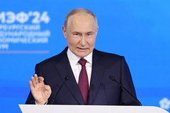 Путин призвал развивать производство роботов